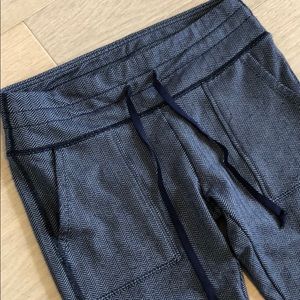 Aerie Chill Play Move Stretch Pants Chevron Sz M